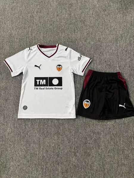 Valencia home kid kits — 2026/27