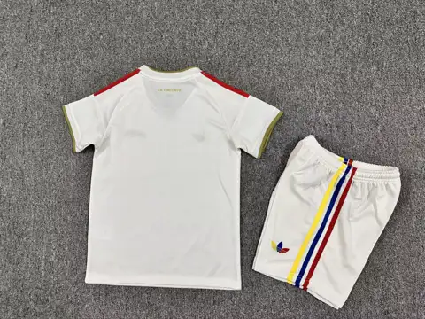 Venezuela away children's kit 16-30 — 2026/27