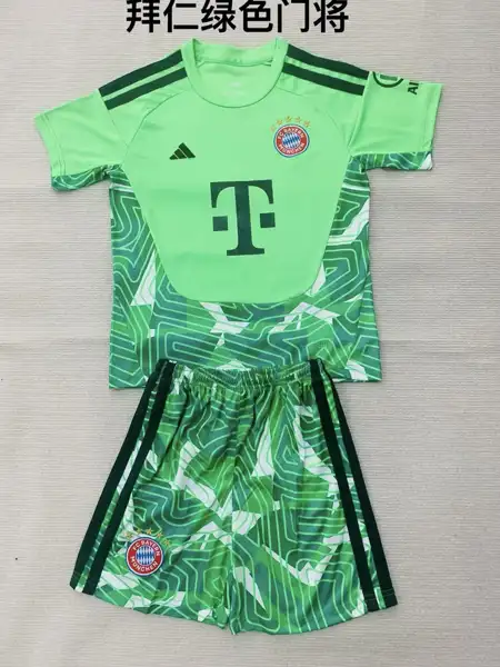 Bayern Green Goalkeeper Adult Set, Childre — 2026/27