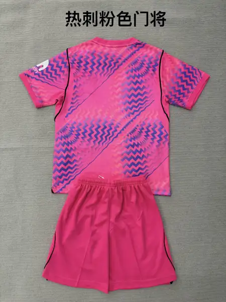 Tottenham Pink Goalkeeper Adult Set, Child — 2026/27