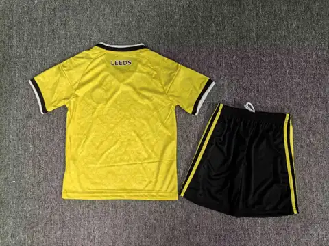 Leeds United home children's kit — 2026/27