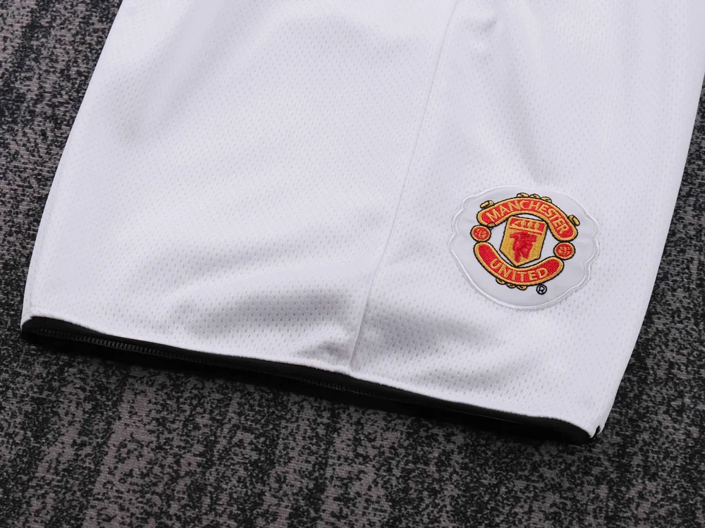 Manchester United 2009-2010 Retro Manchester United Home Football Shirt Kids Size 2009/2010 — 8