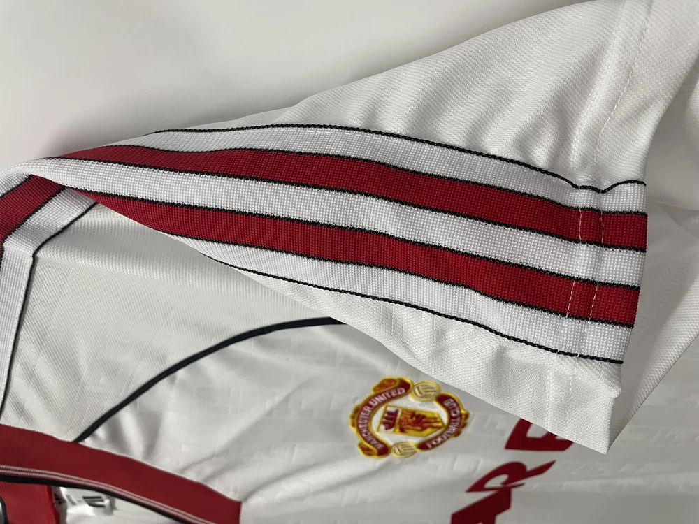 Manchester United 1988/1990 Retro Manchester United Away Football Shirt 1988/1990 — 7