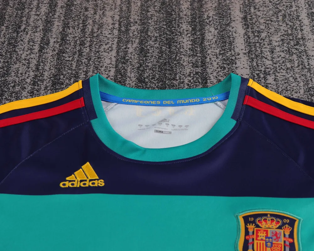 Spain 2010 Retro Spain Goalkeeper Football Shirt Kids Size 2010 — 3