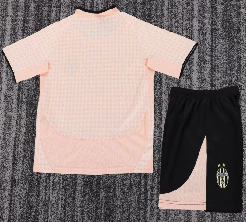 Juventus 2003/2004 Retro Juventus Away Football Jersey Kids Size 2003/2004 — 2