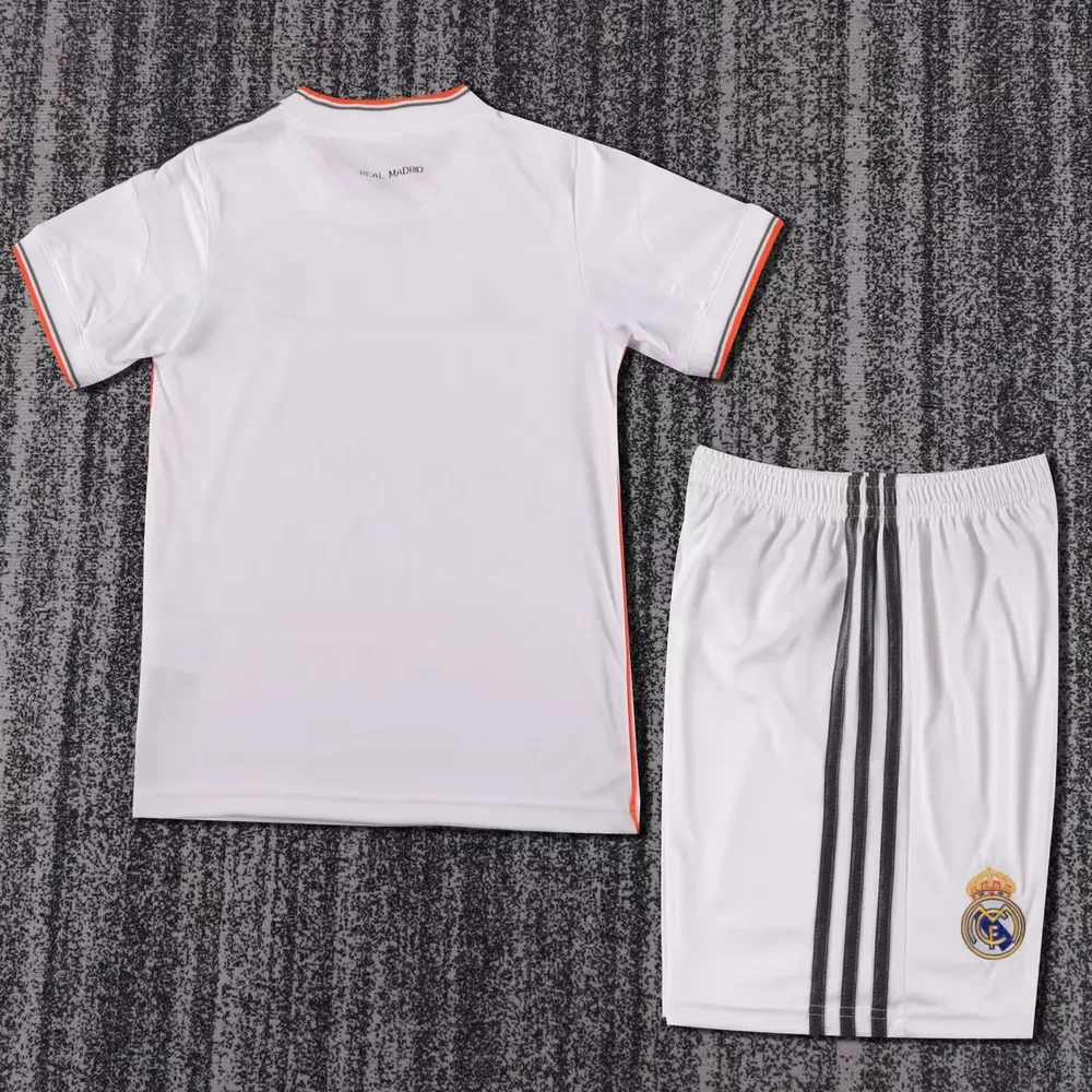 Real Madrid 2013-2014 Retro Real Madrid Home Football Shirt Kids Size 2013/2014 — 2
