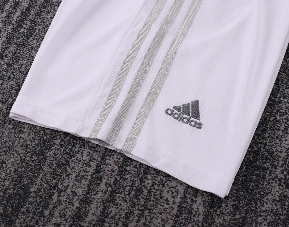 Real Madrid 2015-2016 Retro Real Madrid Home Football Shirt Kids Size 2015/2016 — 12