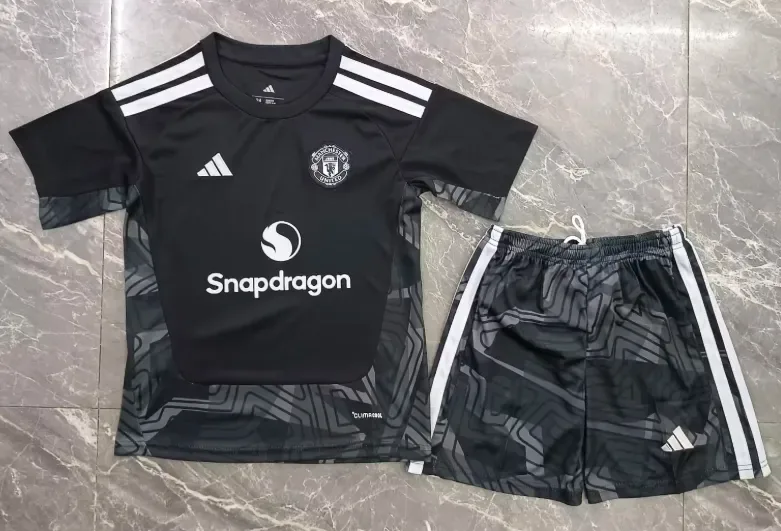 Manchester United 2026/2027 Manchester United Goalkeeper Football Shirt Kids Size 2026/27