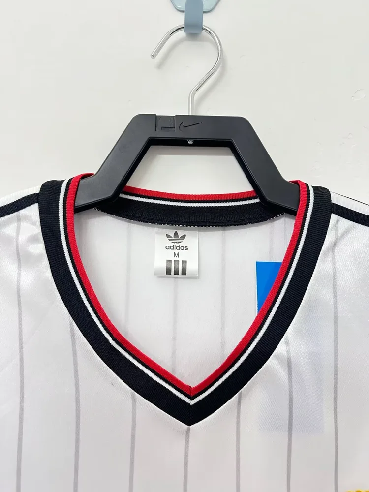 Manchester United 1983/1984 Retro Manchester United Away Football Shirt 1983/1984 — 3