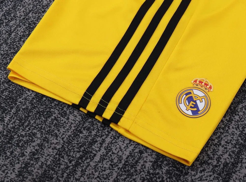 Real Madrid 2011-2012 Retro Real Madrid Goalkeeper Football Shirt Kids Size 2011/2012 — 9