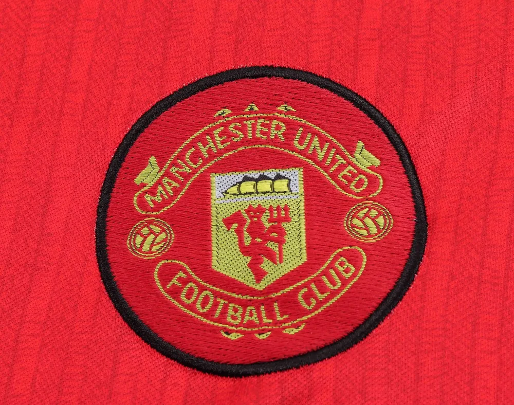 Manchester United 1996-1997 Retro Manchester United Home Football Shirt Kids Size 1996/1997 — 6