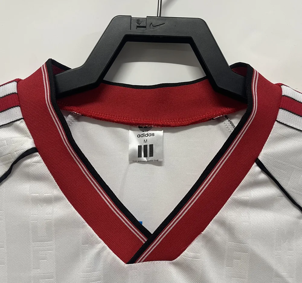 Manchester United 1988/1990 Retro Manchester United Away Football Shirt 1988/1990 — 3