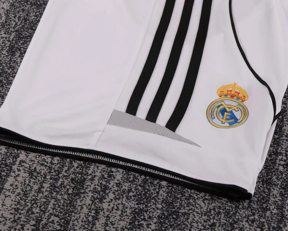 Real Madrid 2006-2007 Retro Real Madrid Home Football Shirt Kids Size 2006/2007 — 10