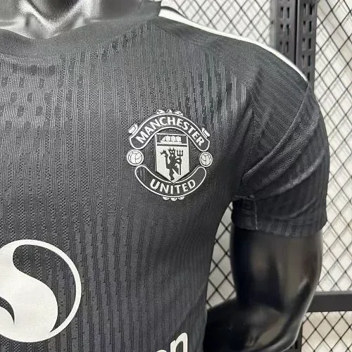 Manchester United 2026/2027 Player Version Manchester United Goalkeeper Football Jersey 2026/27 — 7