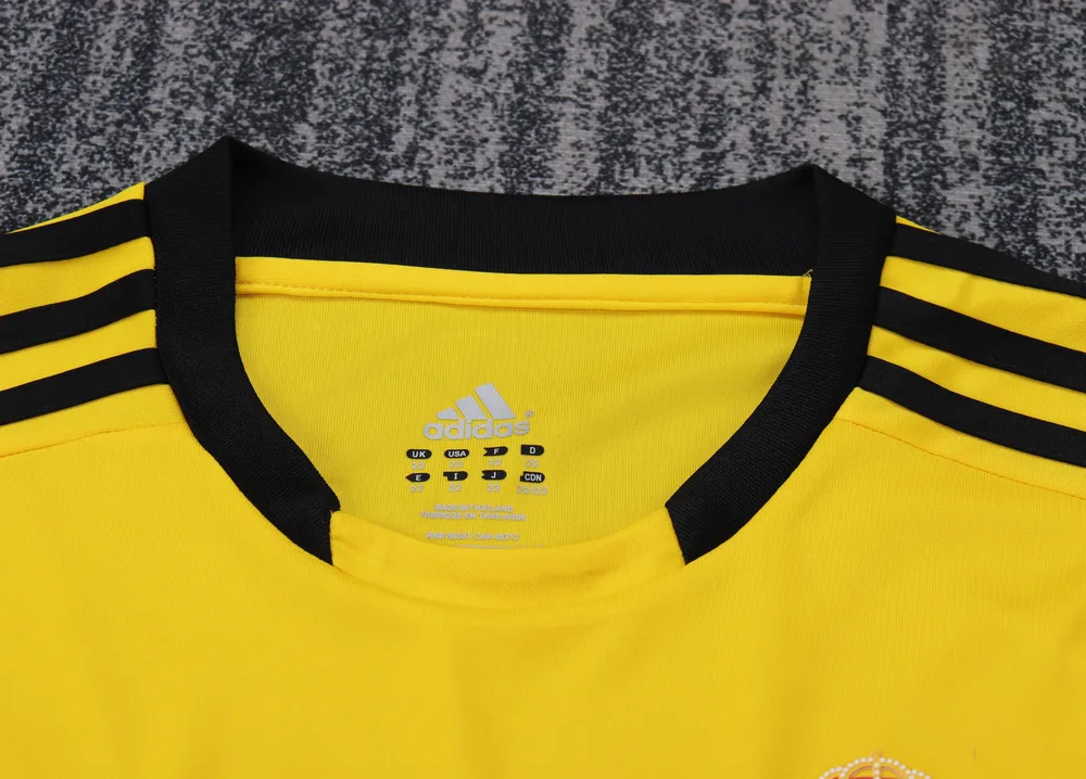Real Madrid 2011-2012 Retro Real Madrid Goalkeeper Football Shirt Kids Size 2011/2012 — 3
