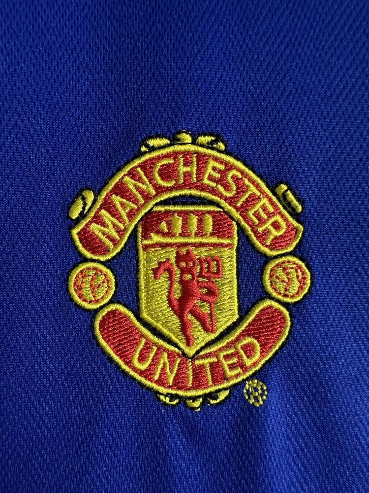 Manchester United 2005-2006 Retro Manchester United Away Football Shirt 2005/2006 — 5