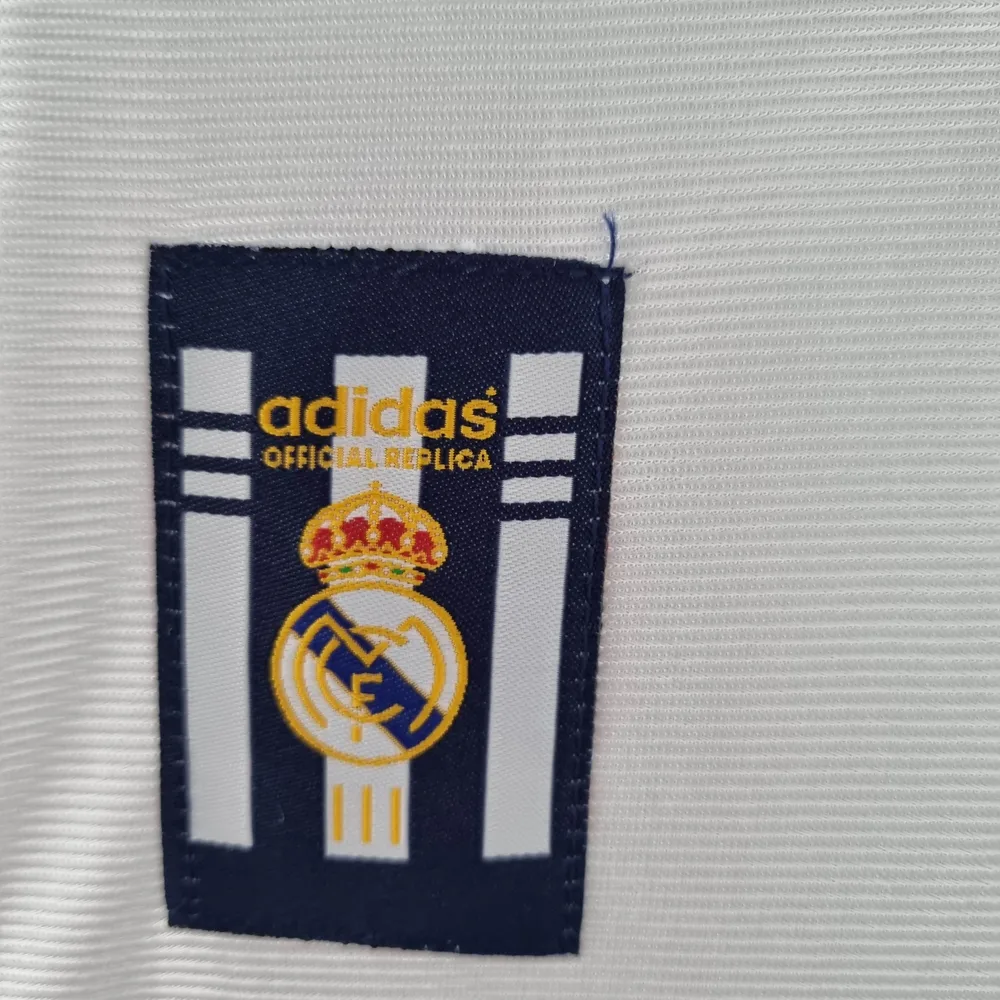 Real Madrid 1998/2000 Retro Real Madrid Local 1998/2000 — 11