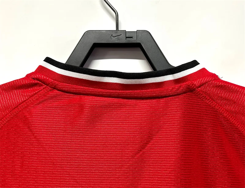 Manchester United 2000/2002 Retro Manchester United Home Football Shirt 2000/2002 — 7