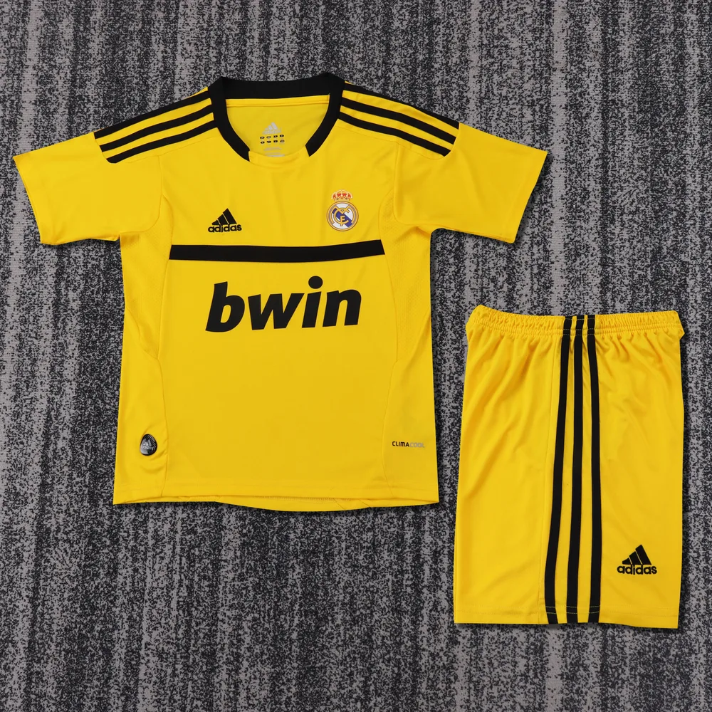 Real Madrid 2011-2012 Retro Real Madrid Goalkeeper Football Shirt Kids Size 2011/2012