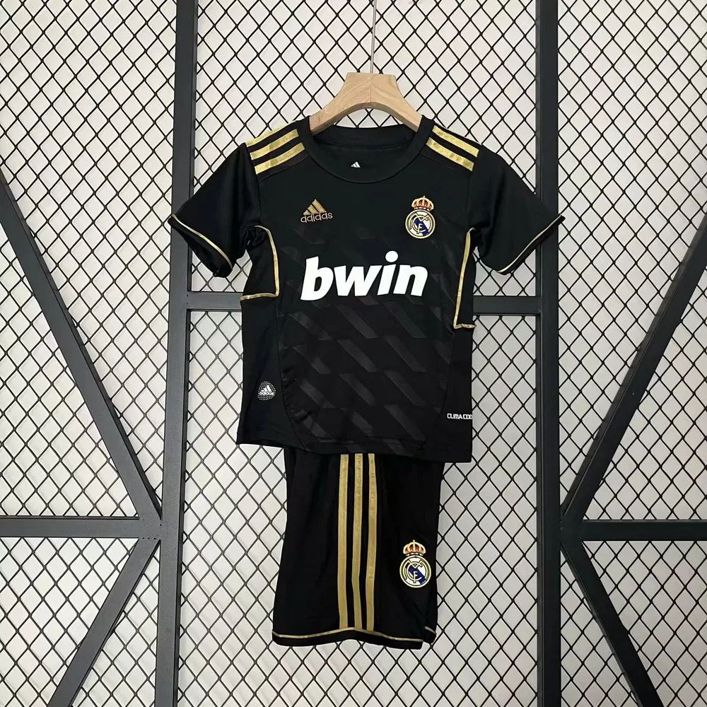 Real Madrid 2011/2012 Retro Real Madrid Away Football Shirt Kids Size 2011/2012