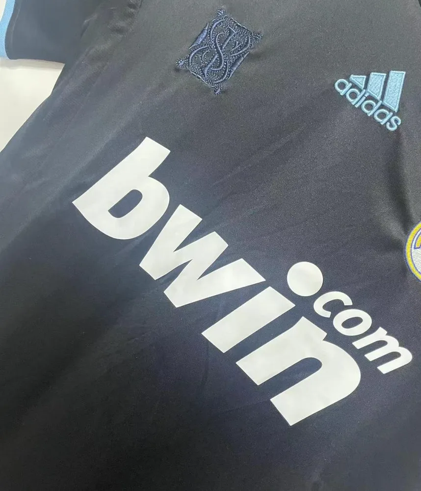 Real Madrid 2009/2010 Retro Real Madrid Away Football Shirt 2009/2010 — 7