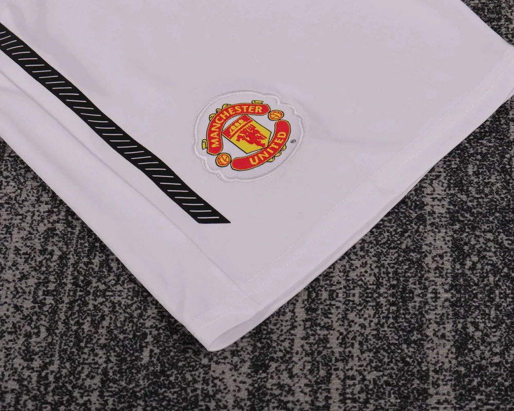 Manchester United 2010-2011 Retro Manchester United Home Football Shirt Kids Size 2010/2011 — 8