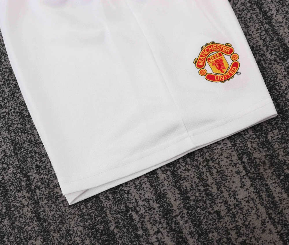Manchester United 2005-2006 Retro Manchester United Home Football Shirt Kids Size 2005/2006 — 8