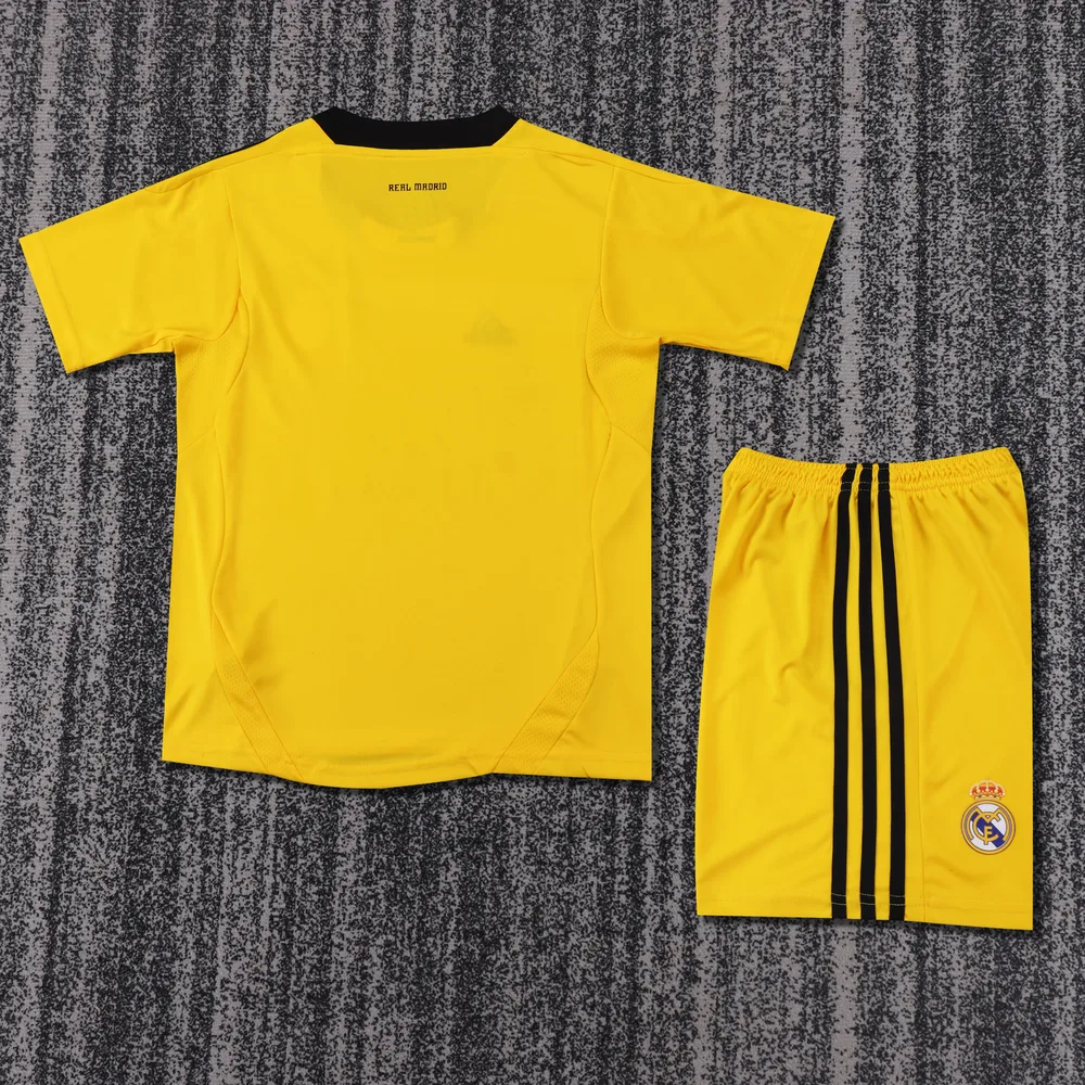 Real Madrid 2011-2012 Retro Real Madrid Goalkeeper Football Shirt Kids Size 2011/2012 — 2