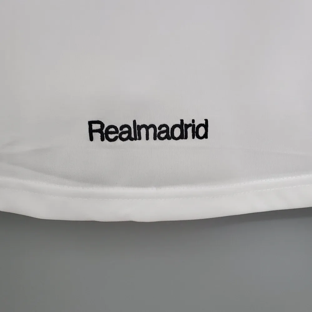 Real Madrid 2005/2006 Retro Real Madrid Local 2005/2006 — 10