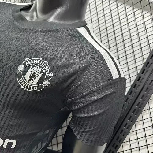 Manchester United 2026/2027 Player Version Manchester United Goalkeeper Football Jersey 2026/27 — 9