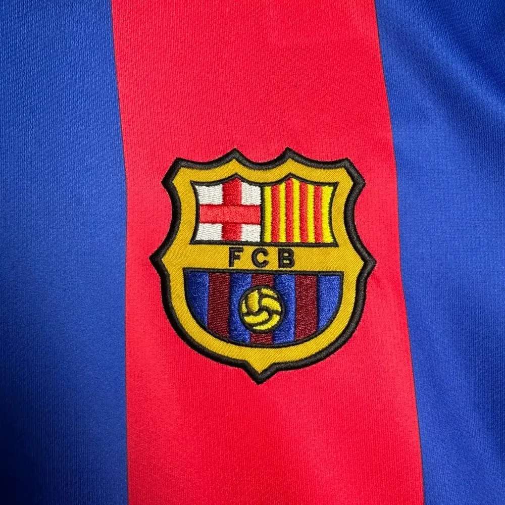 Barcelona 2004/2005 Retro Barcelona Home Collarless Football Shirt 2004/2005 — 5