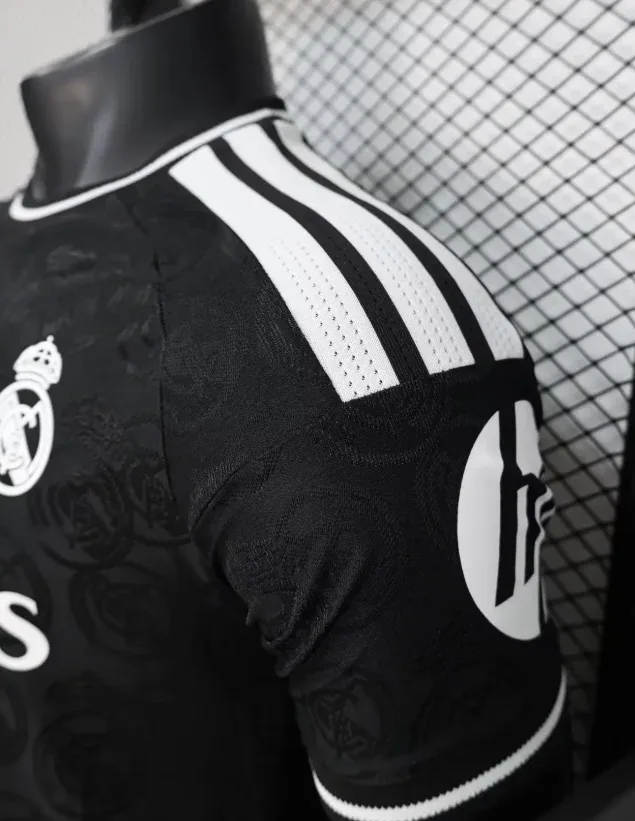 Real Madrid 2026/2027 Versión jugador Real Madrid Edición especial Black Camiseta de fútbol 2026/27 — 4