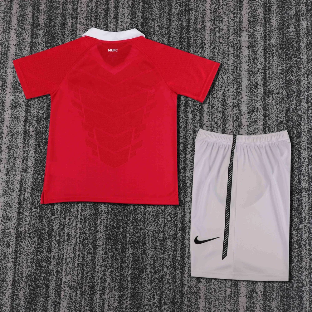 Manchester United 2010-2011 Retro Manchester United Home Football Shirt Kids Size 2010/2011 — 2
