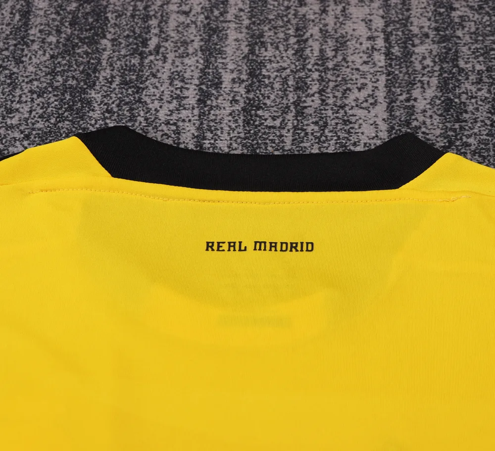 Real Madrid 2011-2012 Retro Real Madrid Goalkeeper Football Shirt Kids Size 2011/2012 — 4