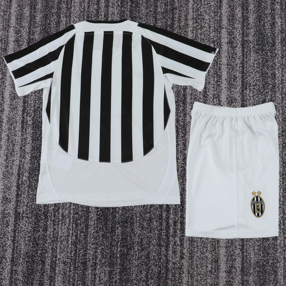 Juventus 2003/2004 Retro Juventus Home Football Jersey Kids Size 2003/2004 — 2