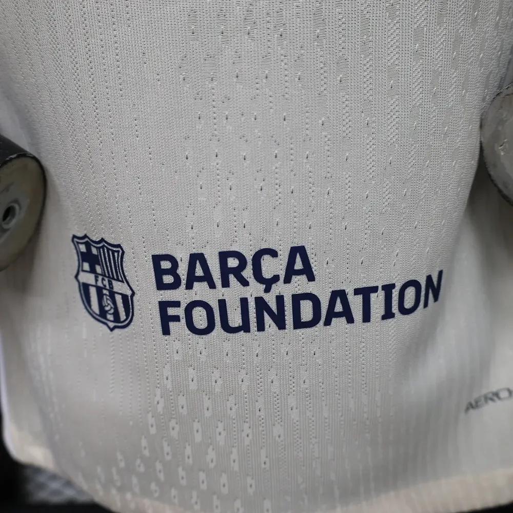 Barcelona 2026/2027 Versión jugador Barcelona Cuarta Visitante Camiseta de fútbol 2026/27 — 10