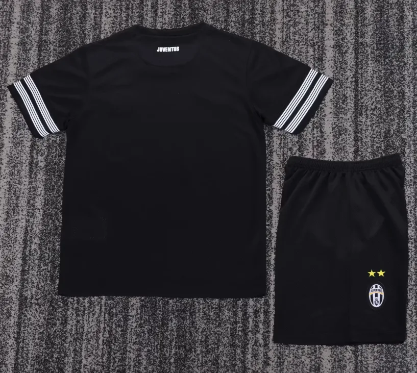 Juventus 2012/2013 Retro Juventus Away Football Jersey Kids Size 2012/2013 — 2