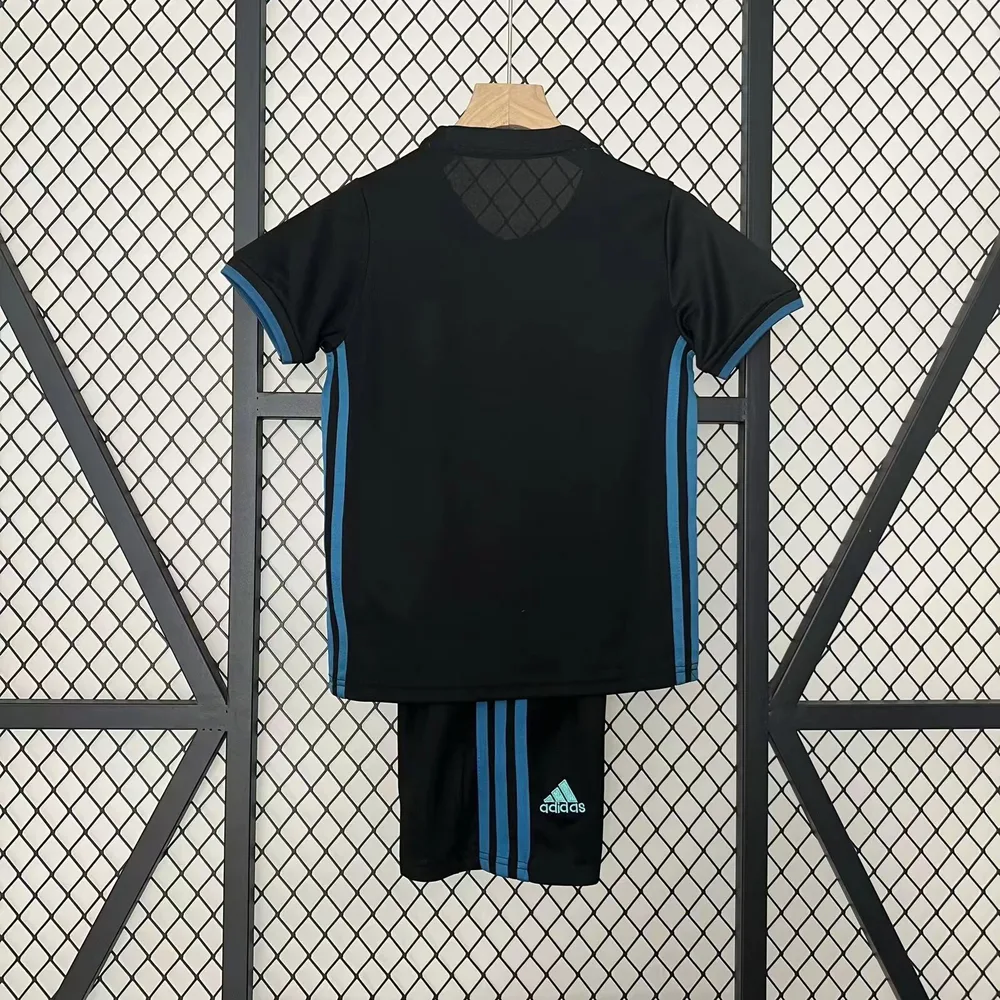 Real Madrid 2017/2018 Retro Real Madrid Away Football Shirt Kids Size 2017/2018 — 2