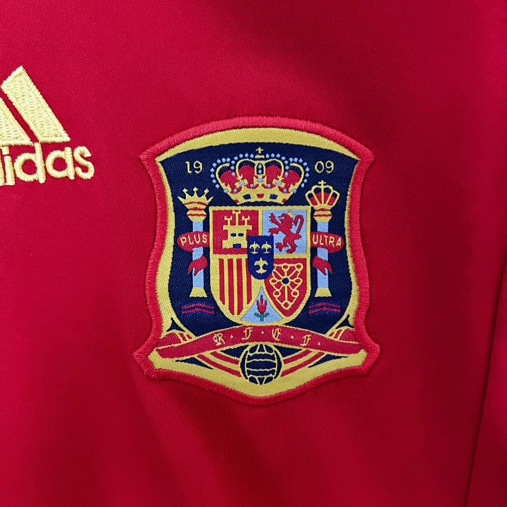 Spain 2010 Retro Spain Home Football Shirt Kids Size 2010 — 6